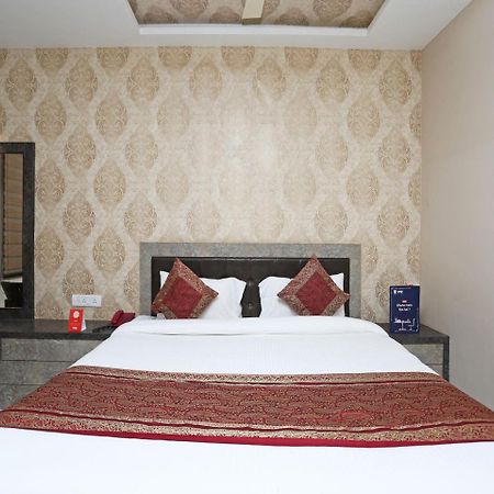 Oyo 10338 Hotel Aadesh Palace バラナシ エクステリア 写真