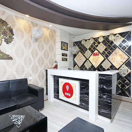 Oyo 10338 Hotel Aadesh Palace バラナシ エクステリア 写真