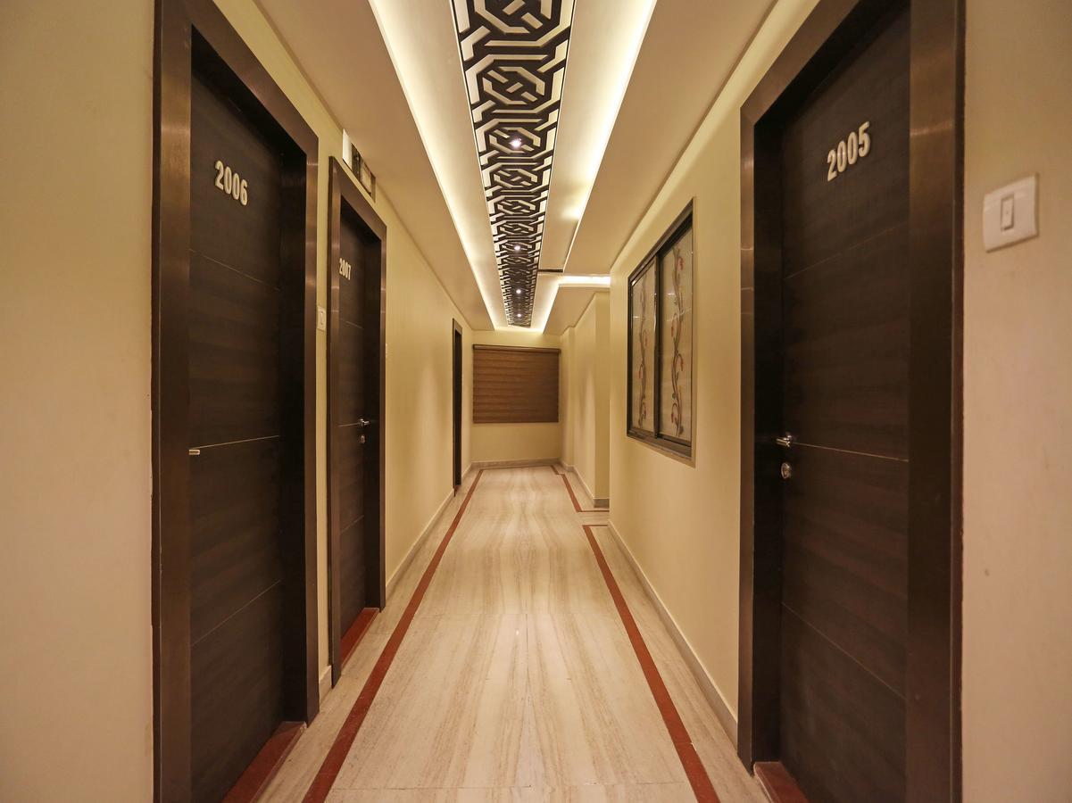 Oyo 10338 Hotel Aadesh Palace バラナシ エクステリア 写真