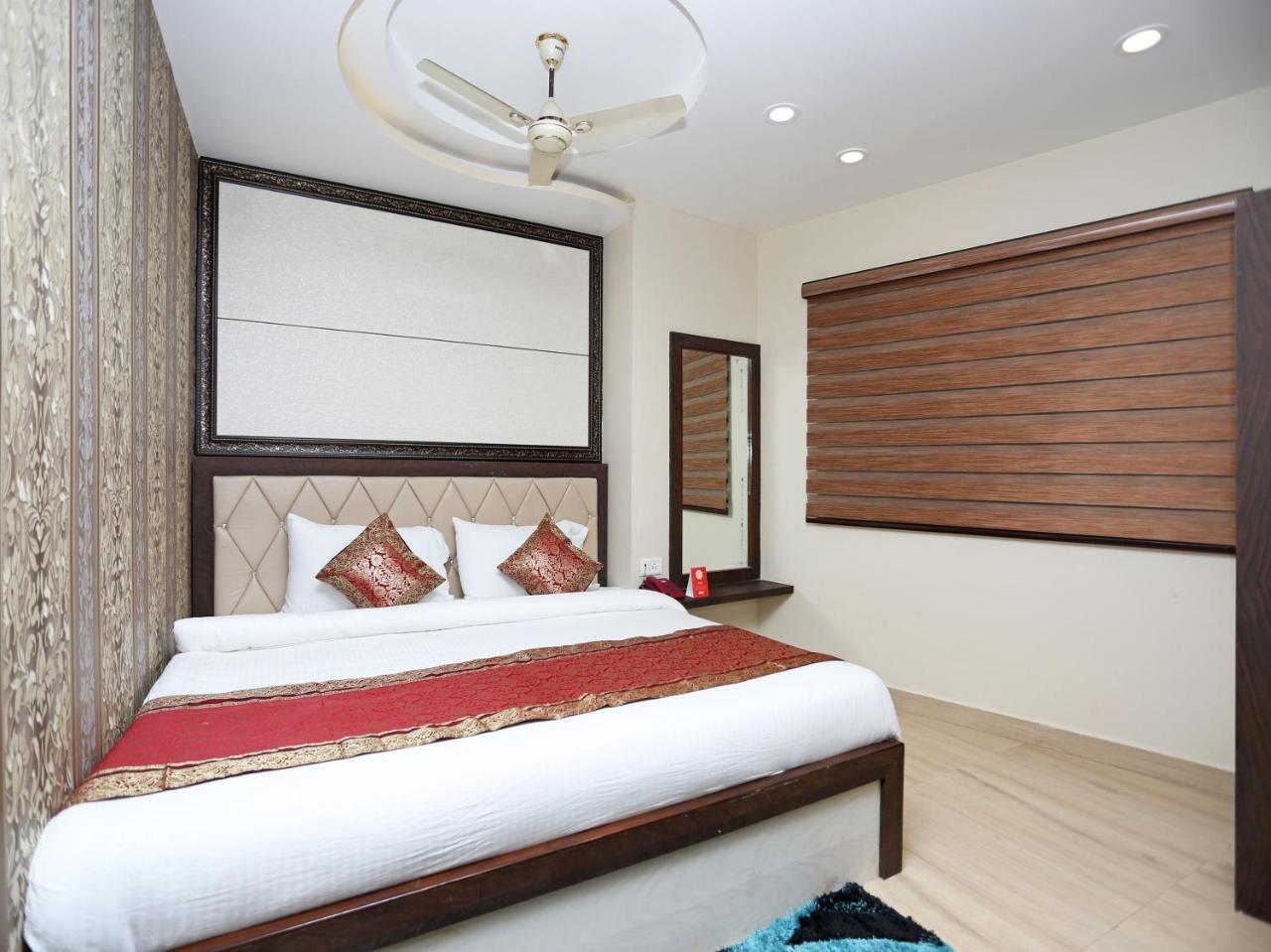 Oyo 10338 Hotel Aadesh Palace バラナシ エクステリア 写真