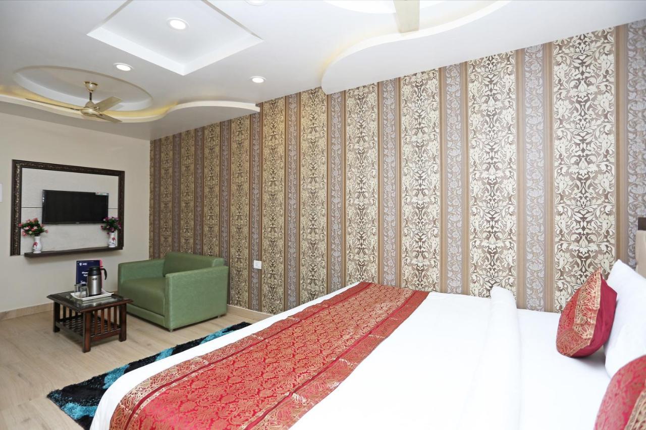 Oyo 10338 Hotel Aadesh Palace バラナシ エクステリア 写真