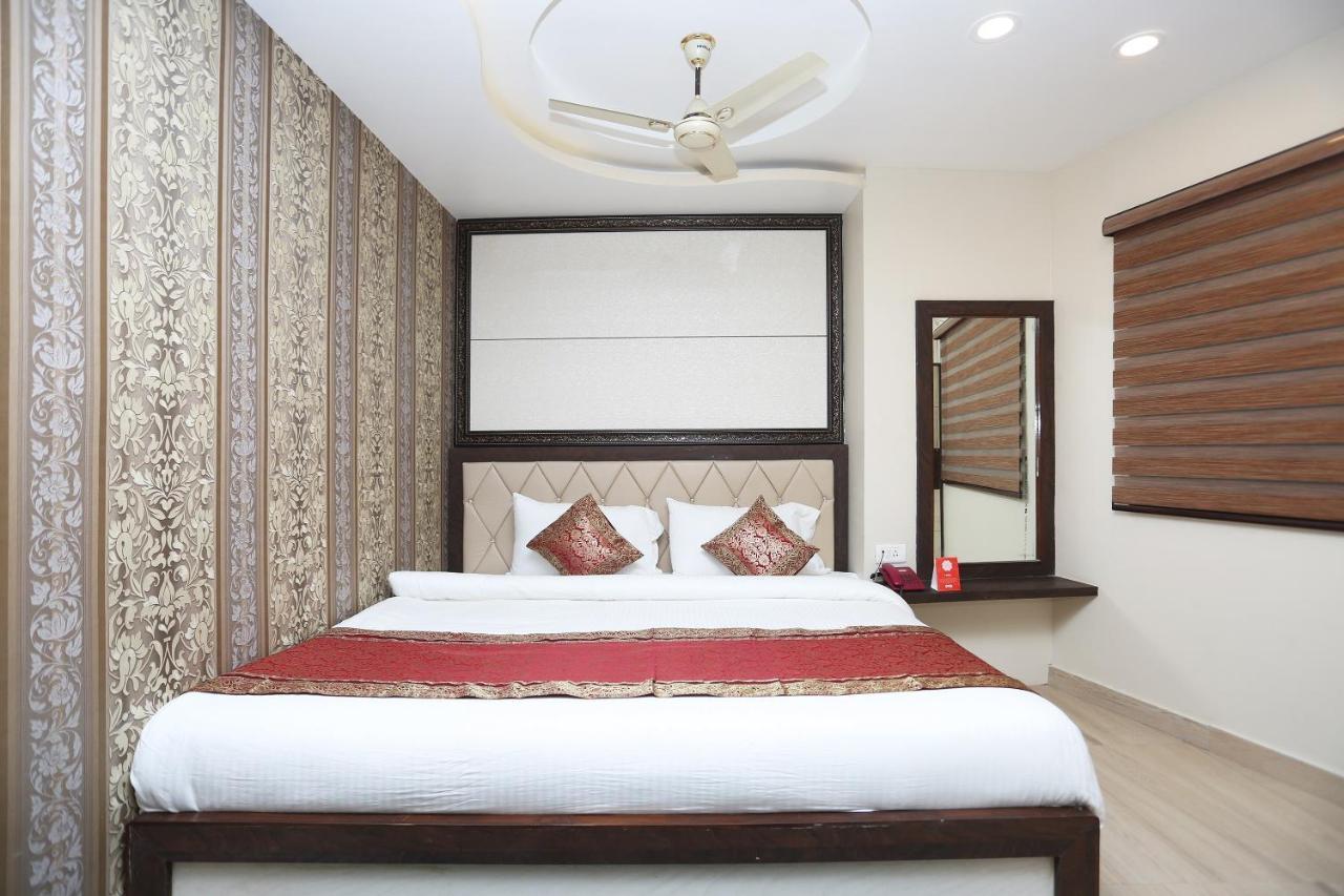 Oyo 10338 Hotel Aadesh Palace バラナシ エクステリア 写真