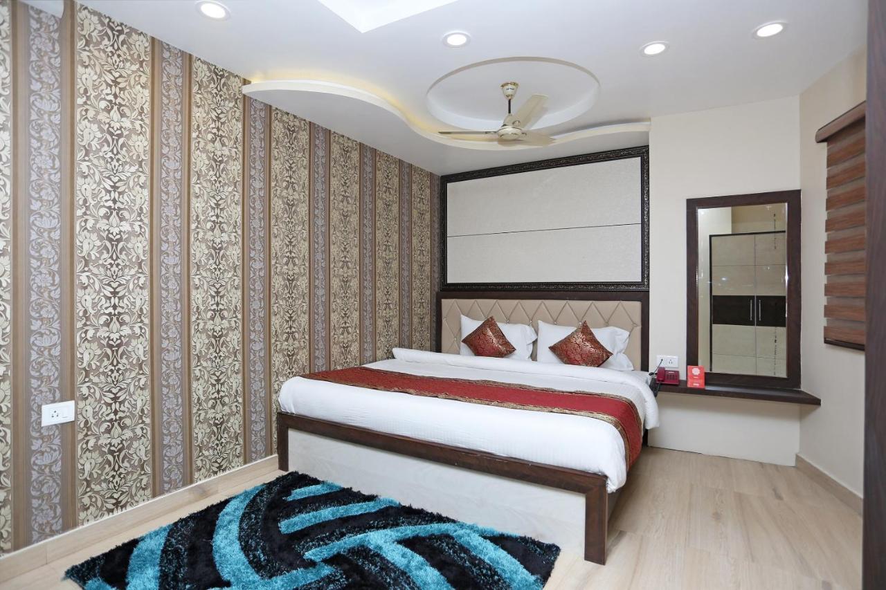 Oyo 10338 Hotel Aadesh Palace バラナシ エクステリア 写真